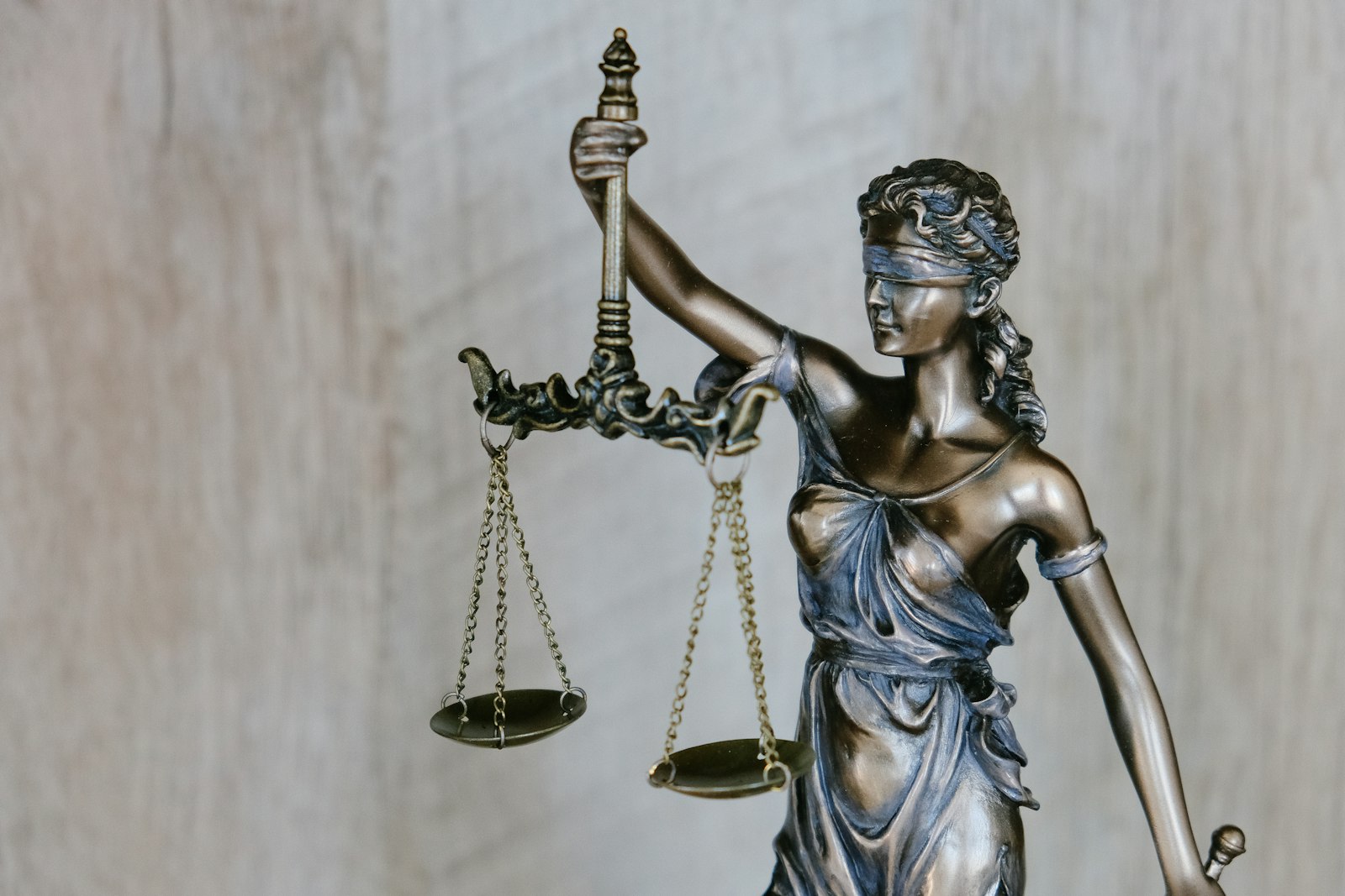 Settlement vs Trial: Which Path to Choose for Your Personal Injury Case in 2026